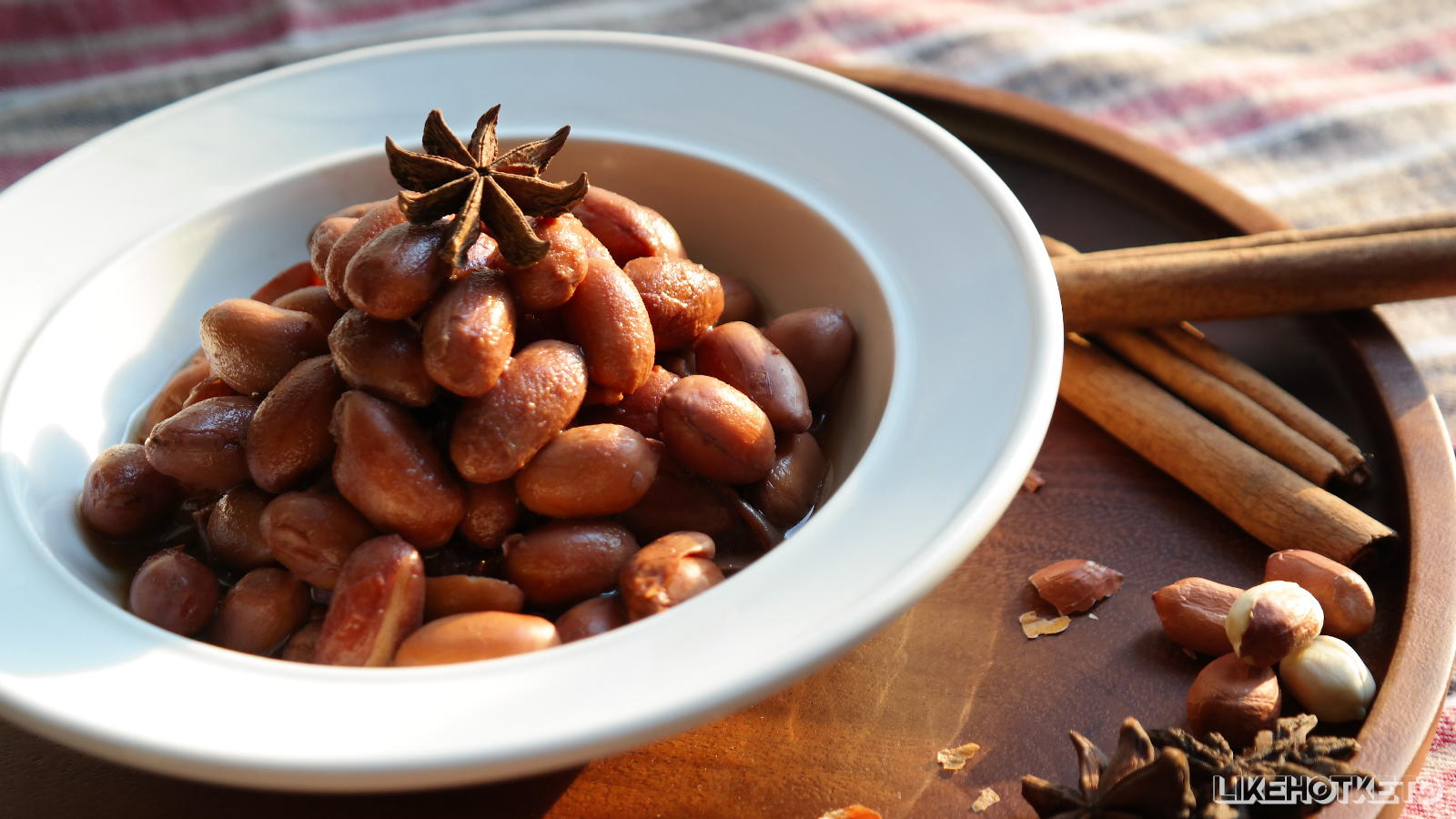 Bowl of low-carb Chinese boiled peanuts.