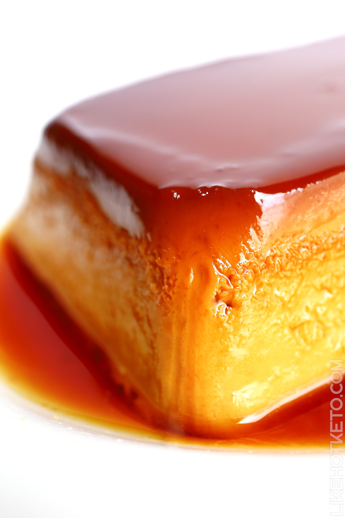 Keto Portuguese flan with egg, pork fat and wine, topped with caramel.