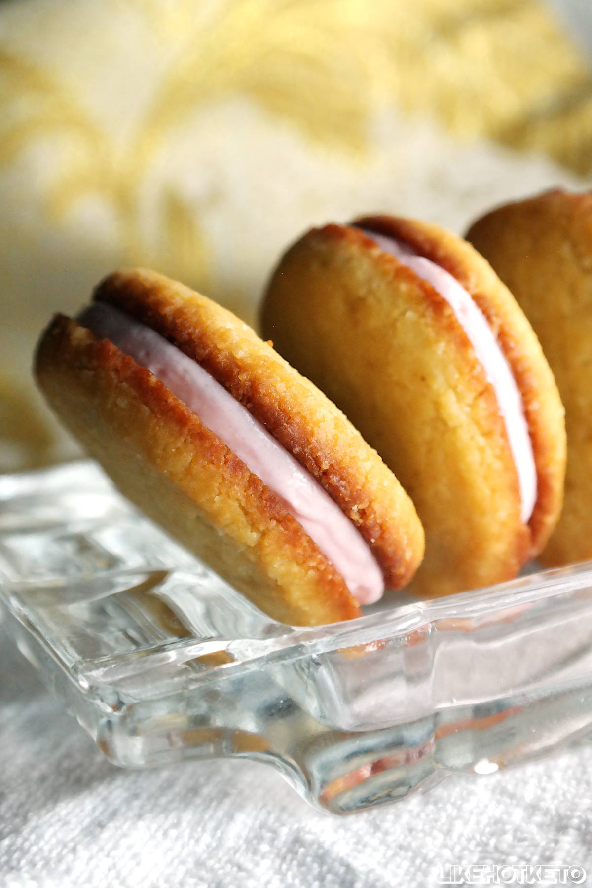 Gluetn-free strawberry cream sandwich cookies, on a crystal tray.