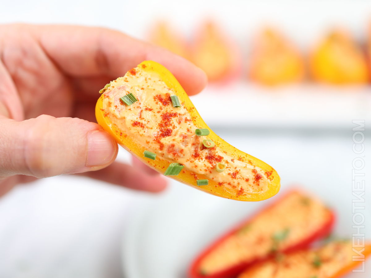 Keto spicy cheese pepper appetizer.