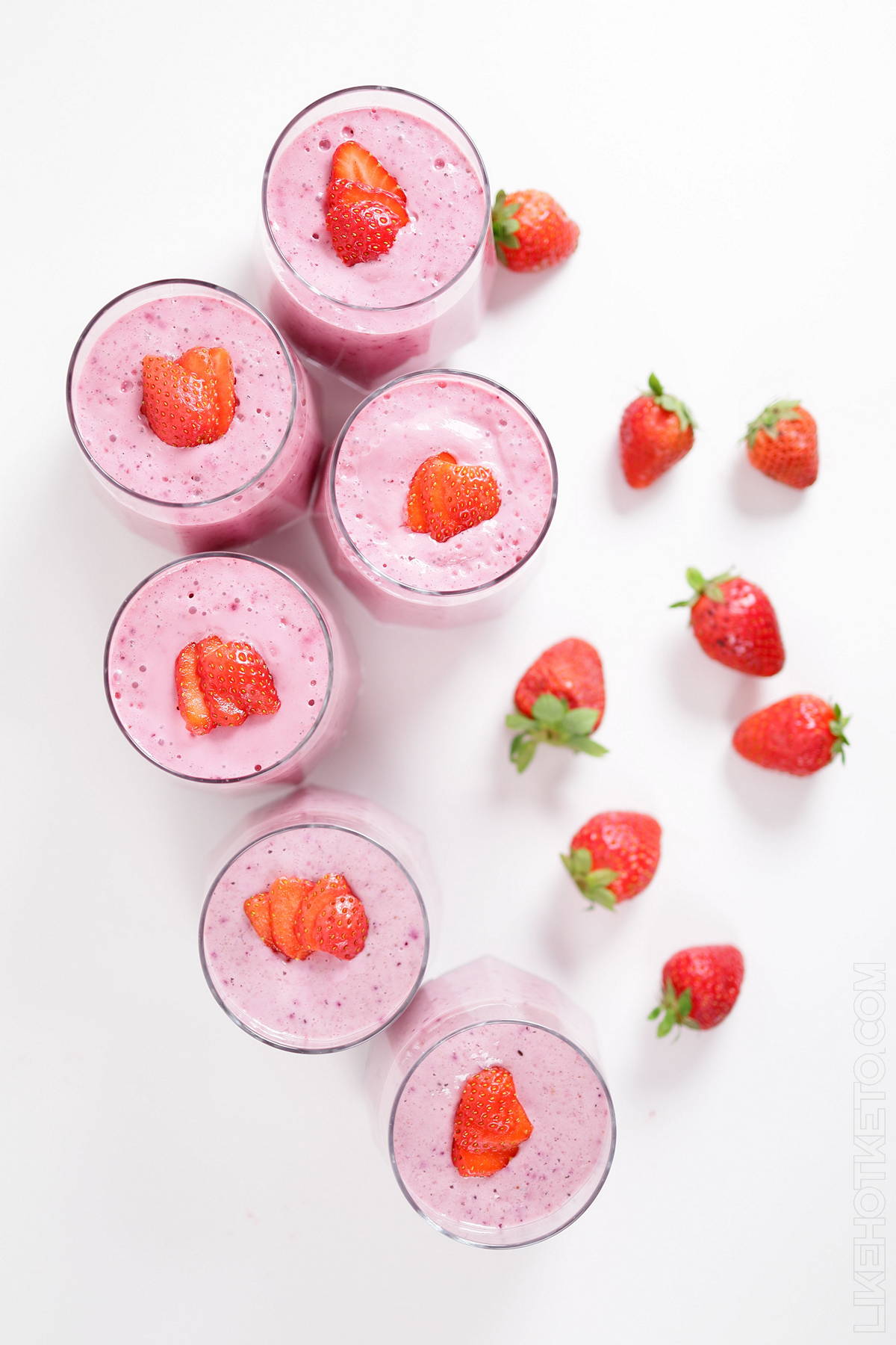 Keto natural gelatin and yogurt mousse with strawberries in glasses.