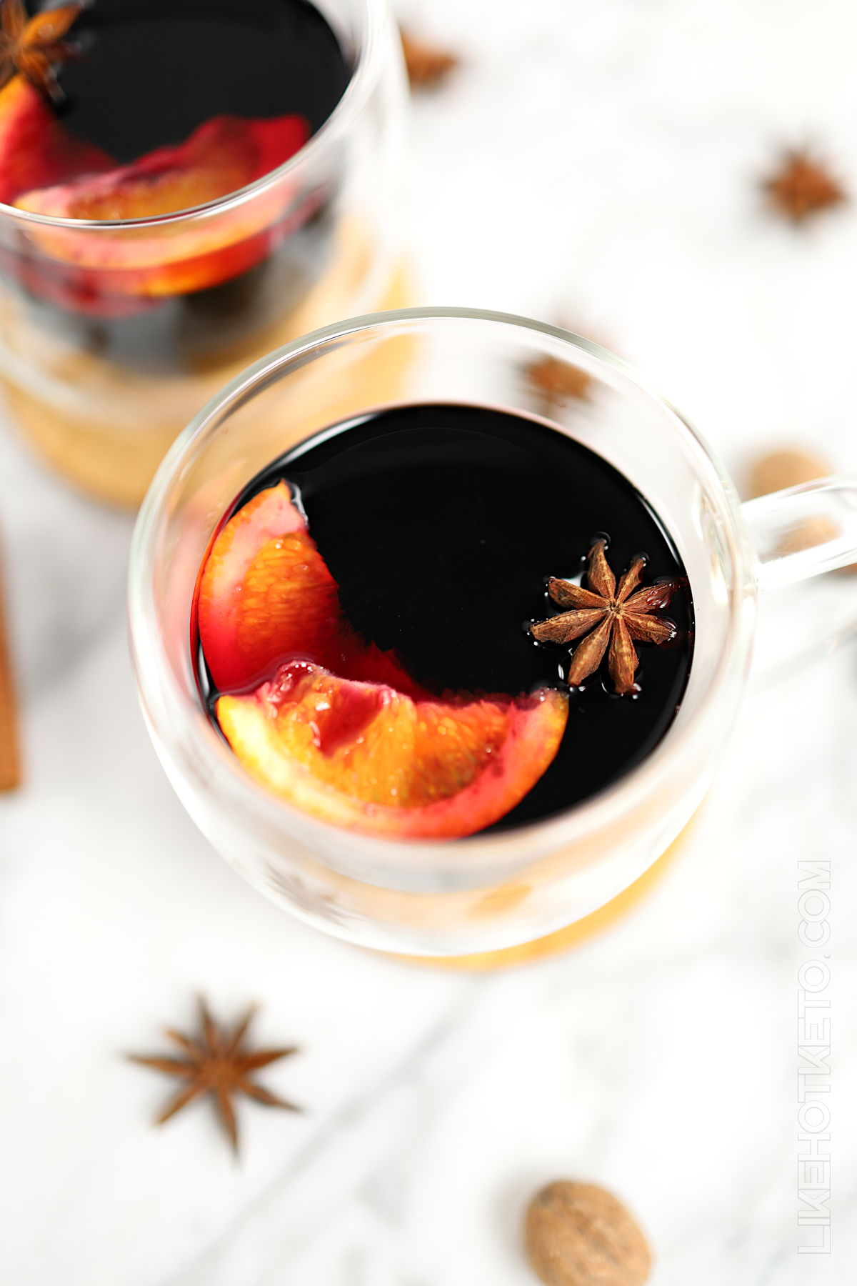 Low-carb mulled wine served in warmed glass mugs.